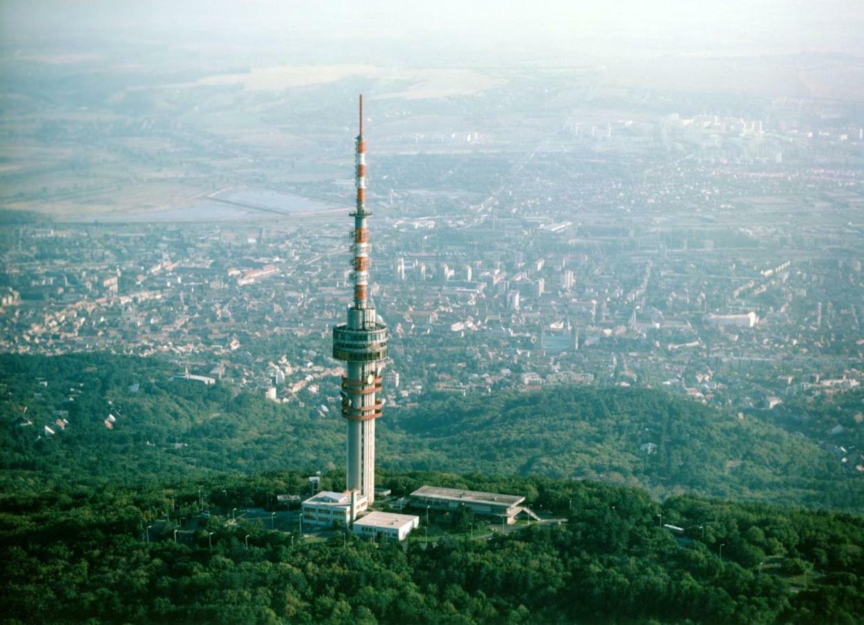 Egyetemvaros - A. Apartman Pécs Exteriör bild