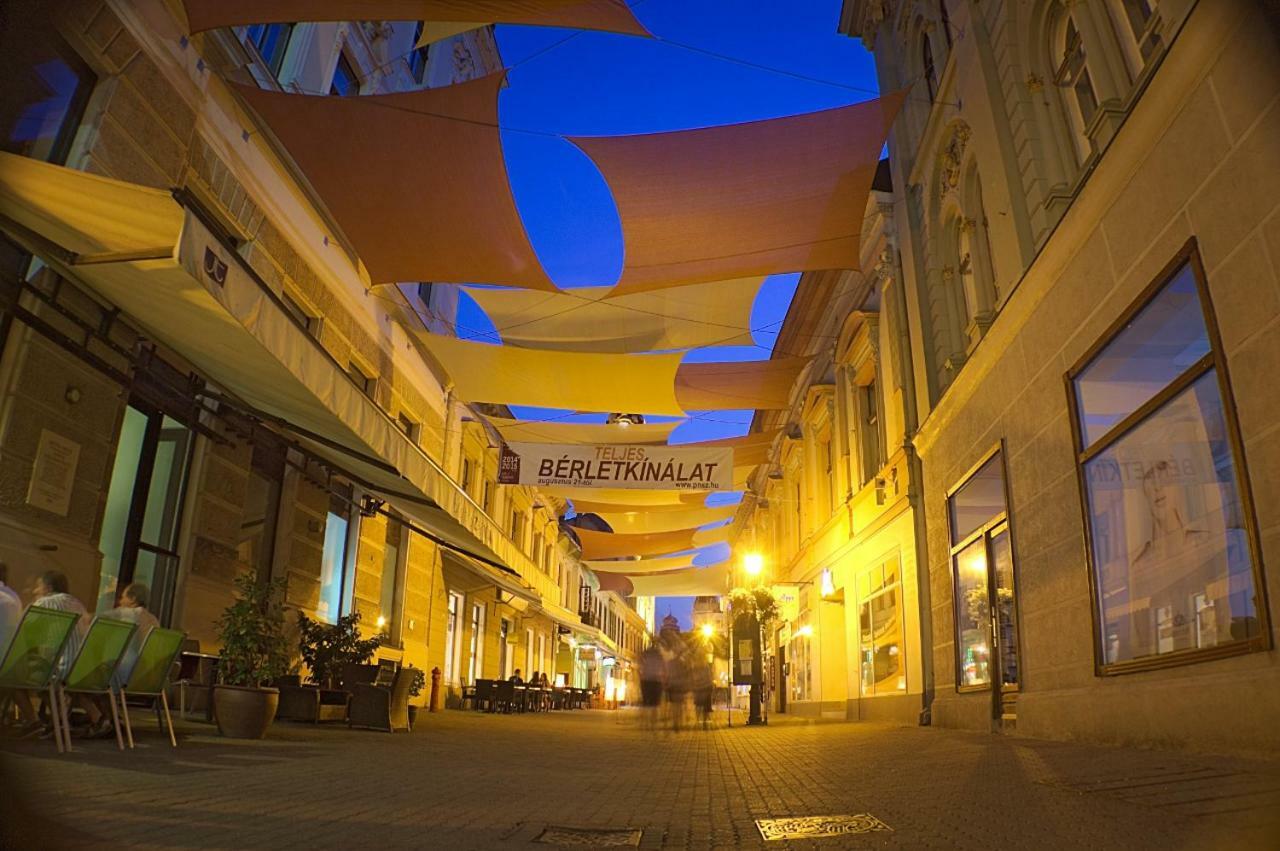 Egyetemvaros - A. Apartman Pécs Exteriör bild